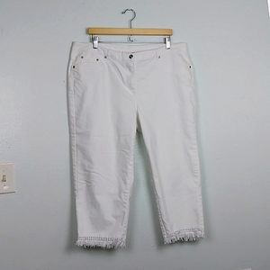 Ruby Rd. White Capris with Fringe Hem
